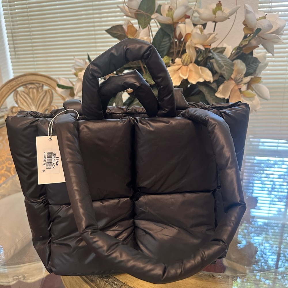 Chic Black Puffer Tote Bag - Picture 4 of 10